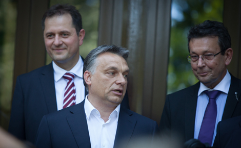 Orbán Viktort Dankó Béla és Babák Mihály fogadta Szarvason