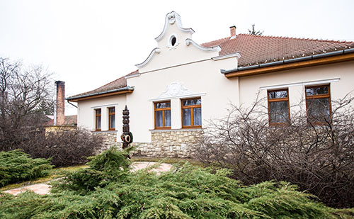 Átadásra került a Csabacsűdi Önkormányzati Hivatal felújított épülete