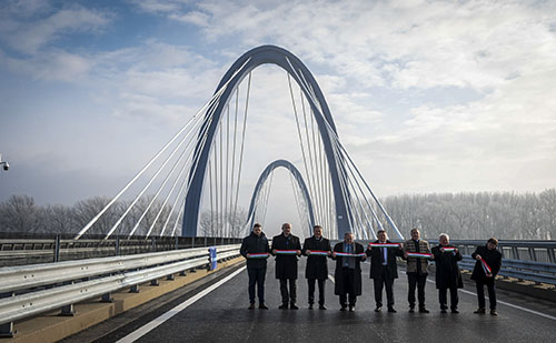 Új útszakaszt adtak át az M44-esen